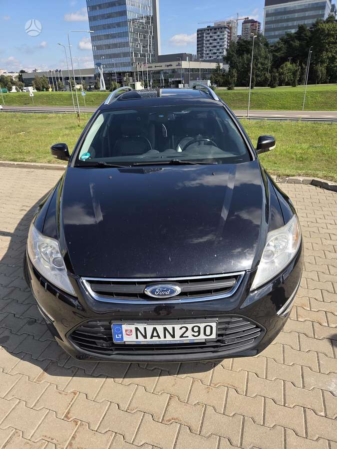 Ford Mondeo 2011 — rear view