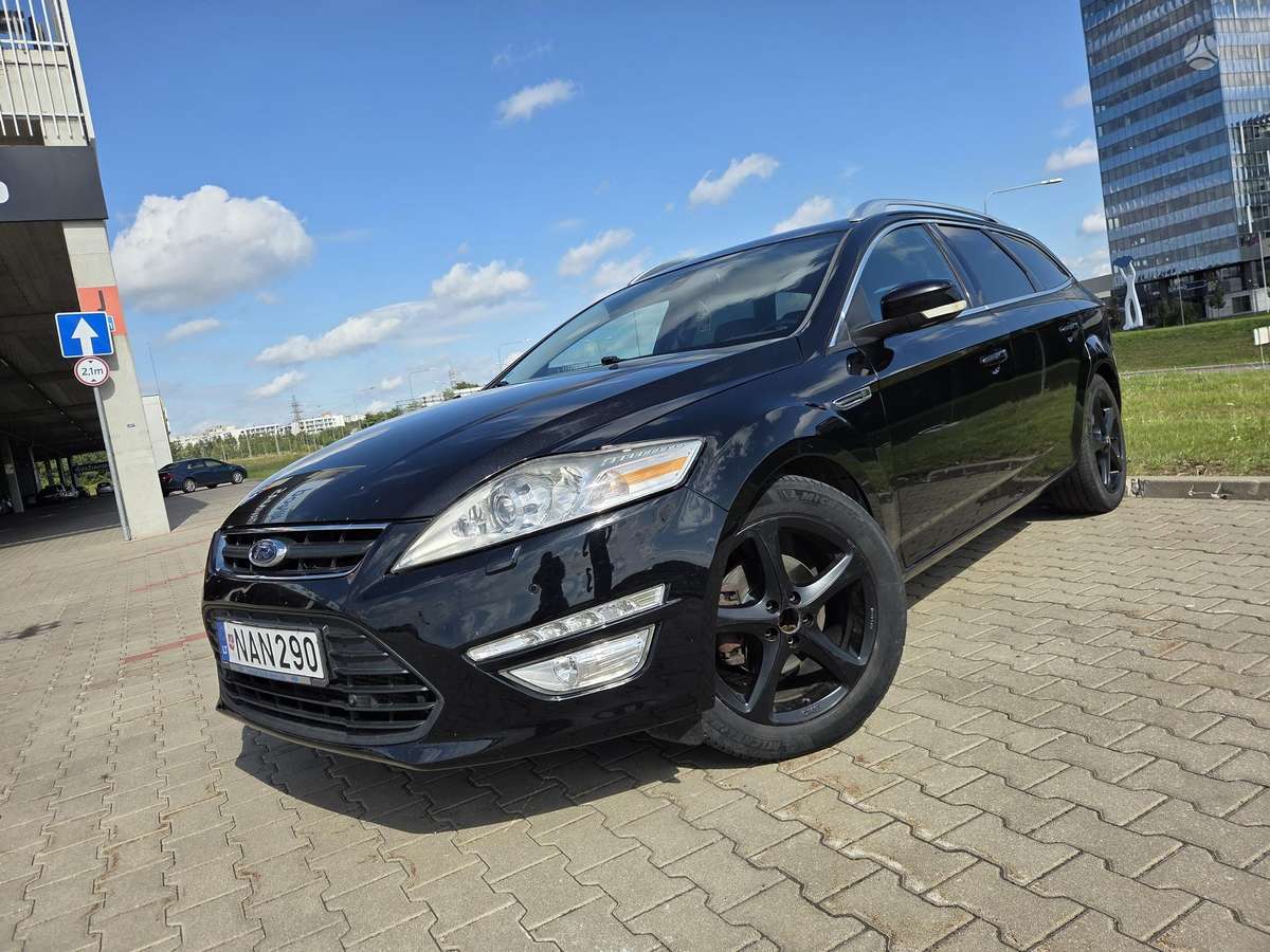 Ford Mondeo 2011 — interior