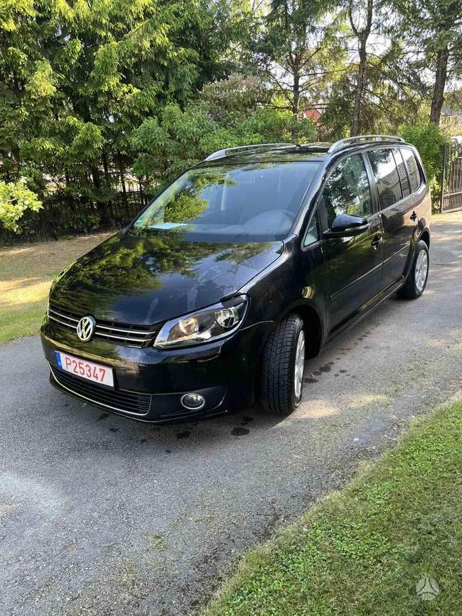 Volkswagen Touran 2011 — rear view