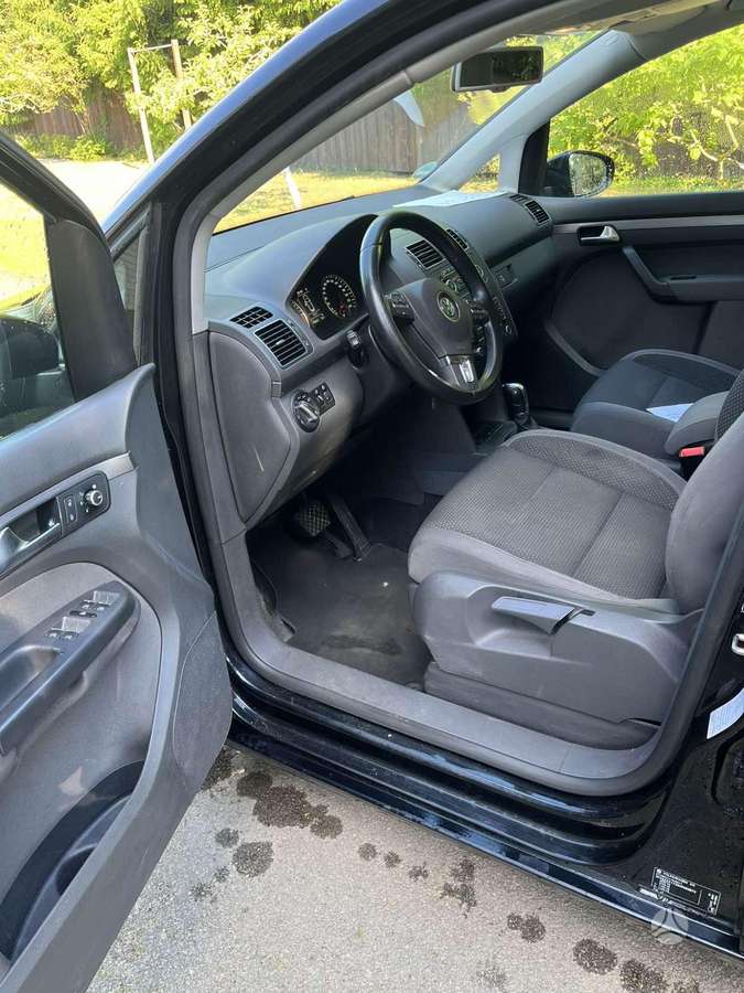 Volkswagen Touran 2011 — interior