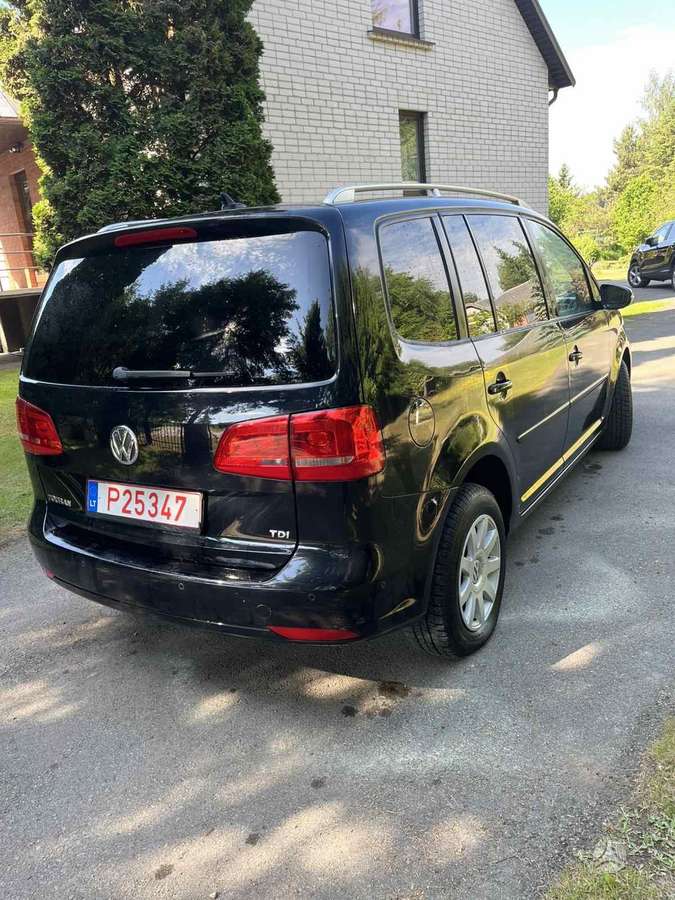 Volkswagen Touran 2011 — photo 6
