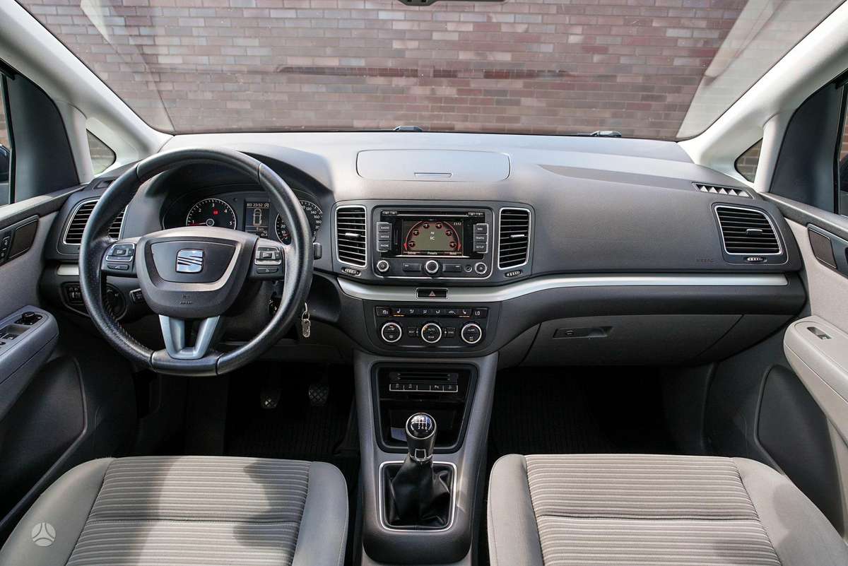 Seat Alhambra 2014 — photo 10