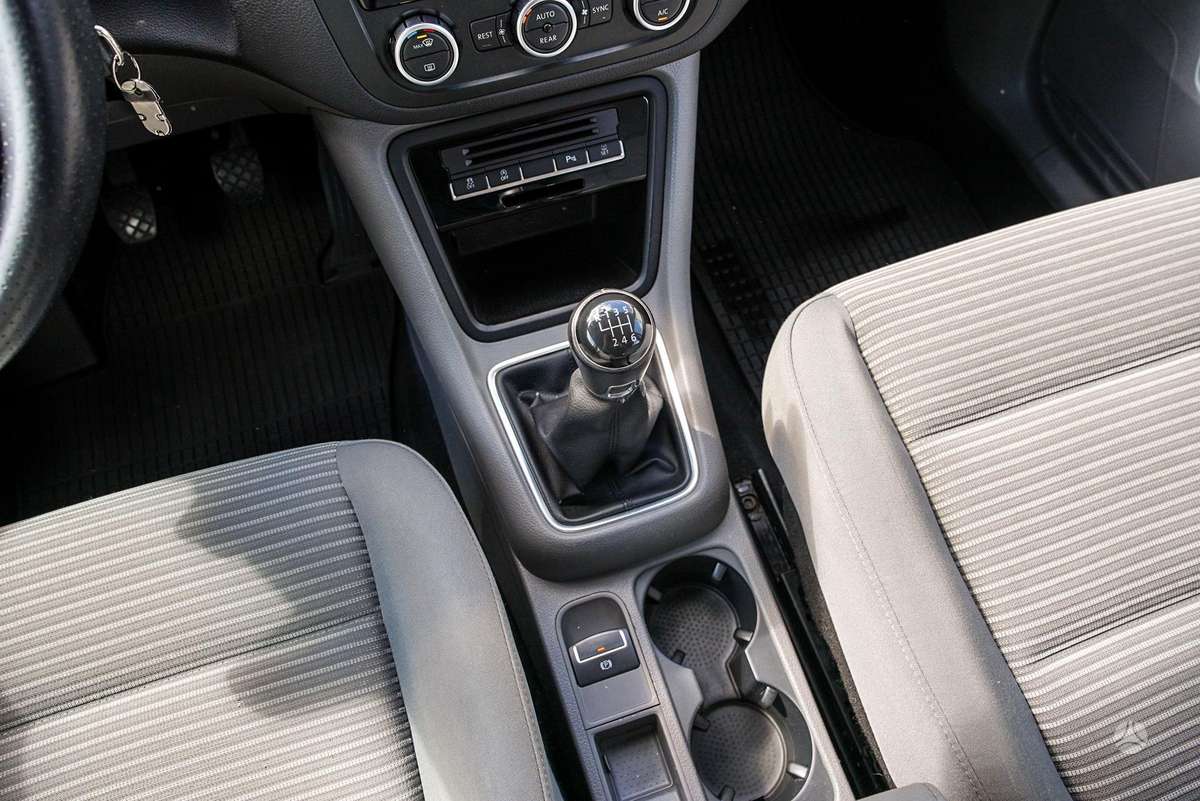 Seat Alhambra 2014 — photo 15