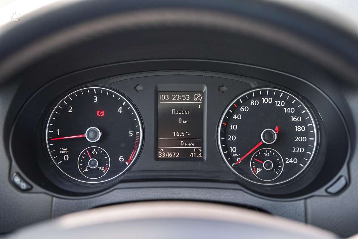 Seat Alhambra 2014 — photo 16