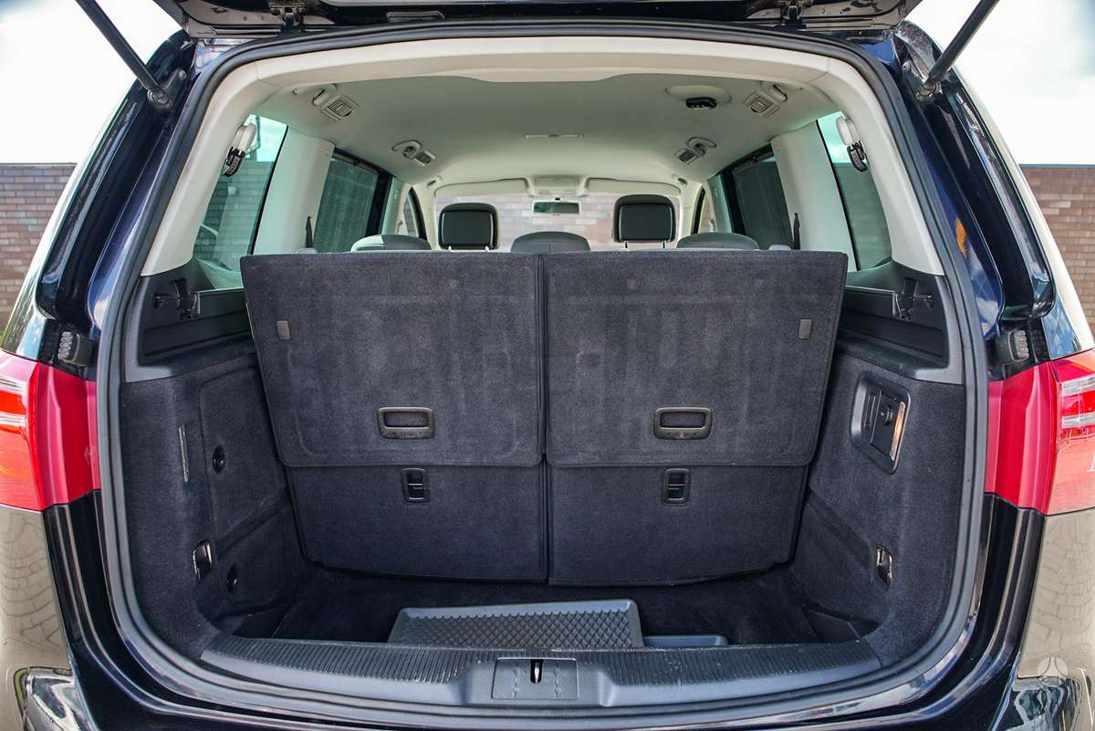 Seat Alhambra 2014 — photo 9