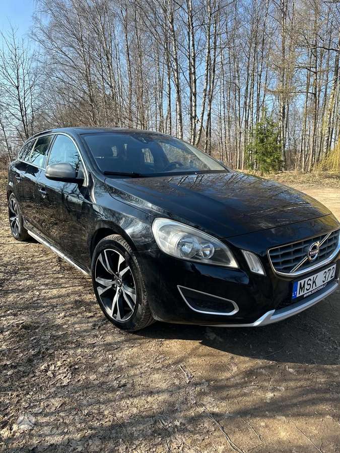 Volvo V60 2011 — салон