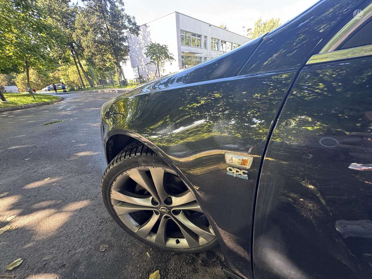 Opel Insignia 2012 — rear view