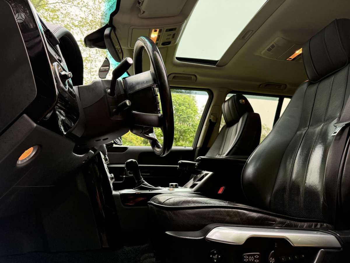 Land Rover 2010 — photo 17