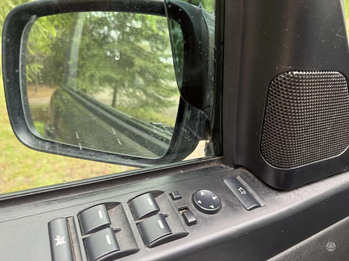 Land Rover 2010 — photo 19