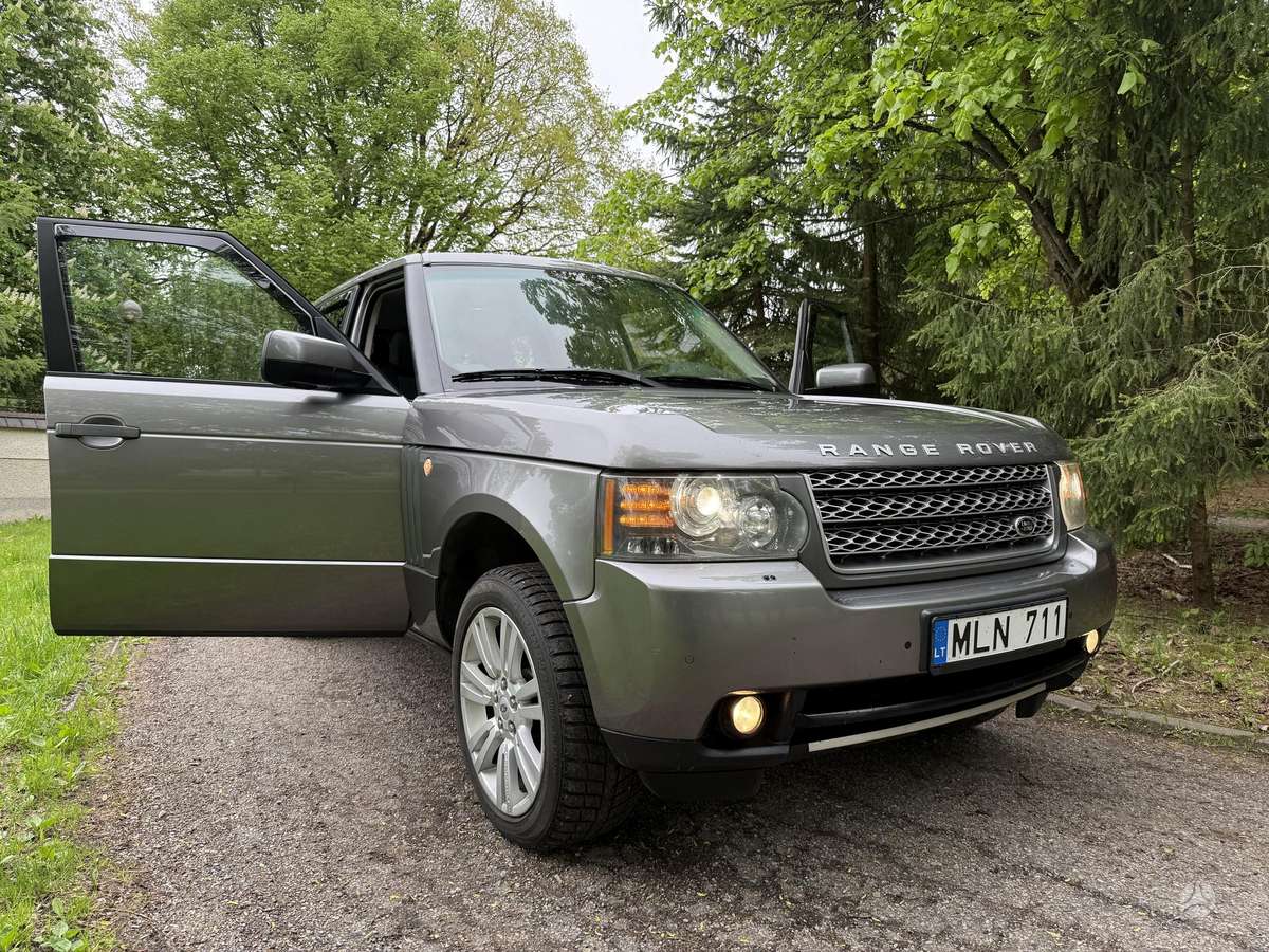 Land Rover 2010 — rear view