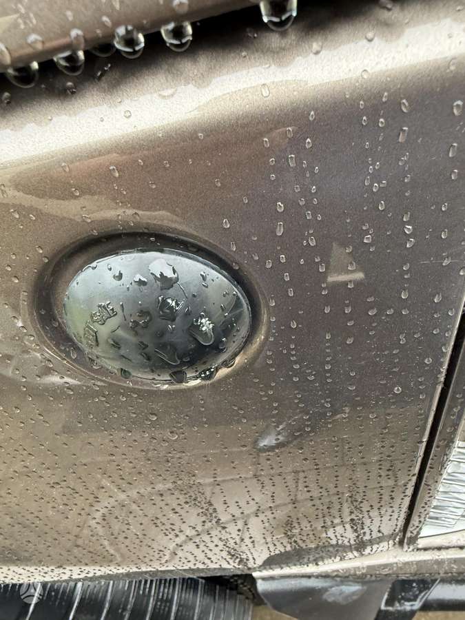 Land Rover 2010 — photo 25