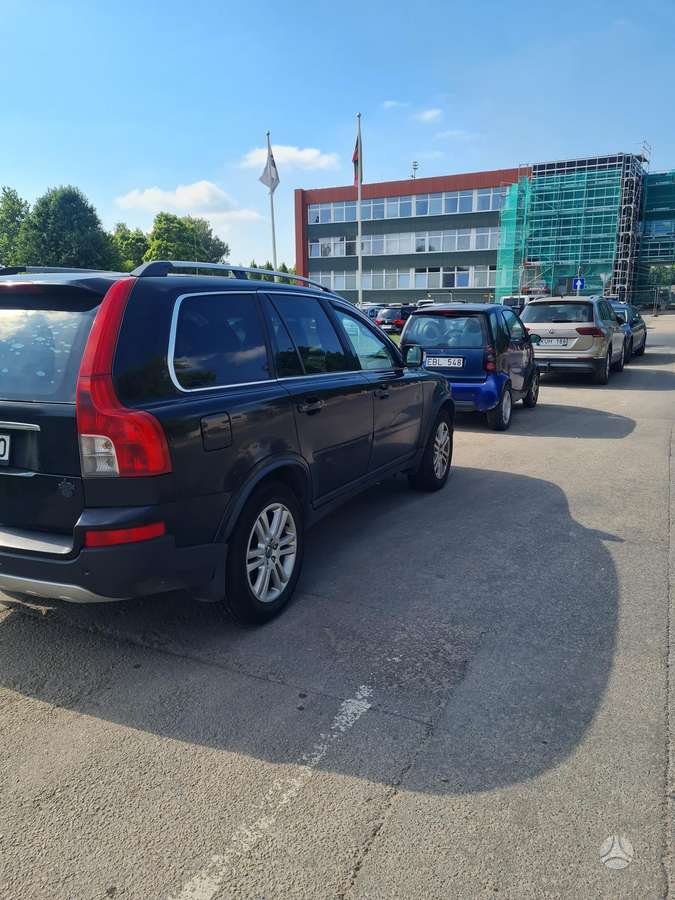 Volvo XC90 2011 — rear view