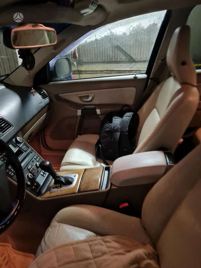 Volvo XC90 2011 — photo 8