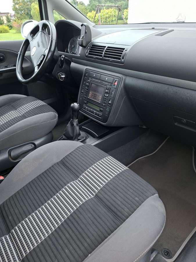 Volkswagen Sharan 2008 — вигляд ззаду