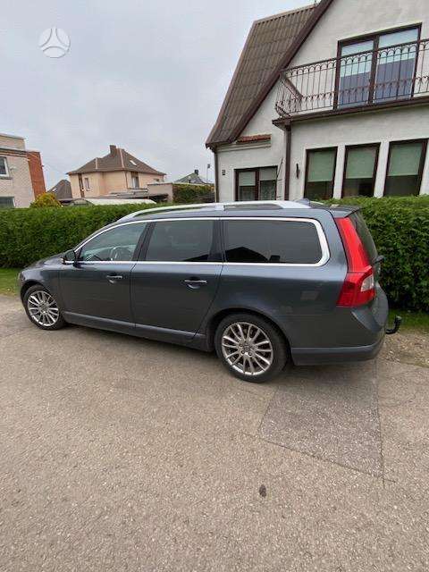 Volvo V70 2011 — вигляд ззаду