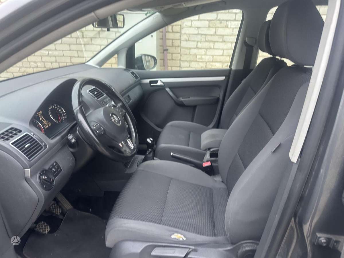 Volkswagen Touran 2012 — photo 10