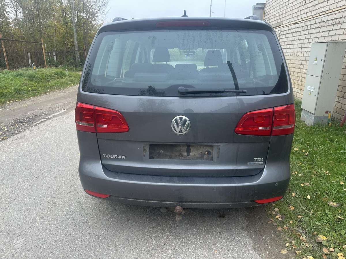Volkswagen Touran 2012 — rear view