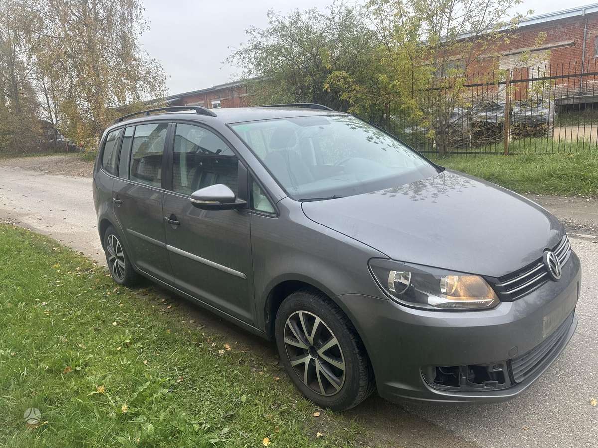 Volkswagen Touran 2012 — engine 1598 cm³, 105 HP (77kW)