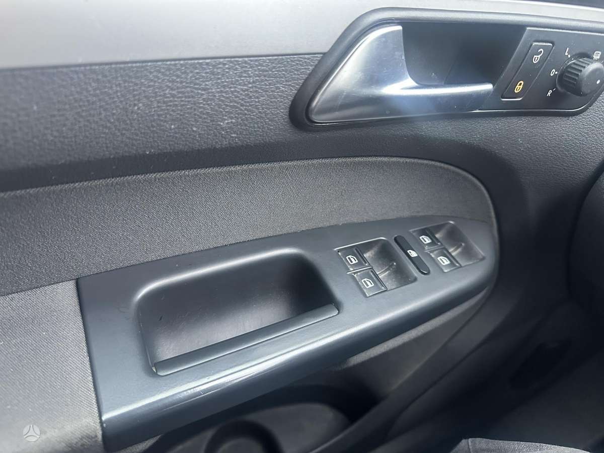 Volkswagen Touran 2012 — photo 8