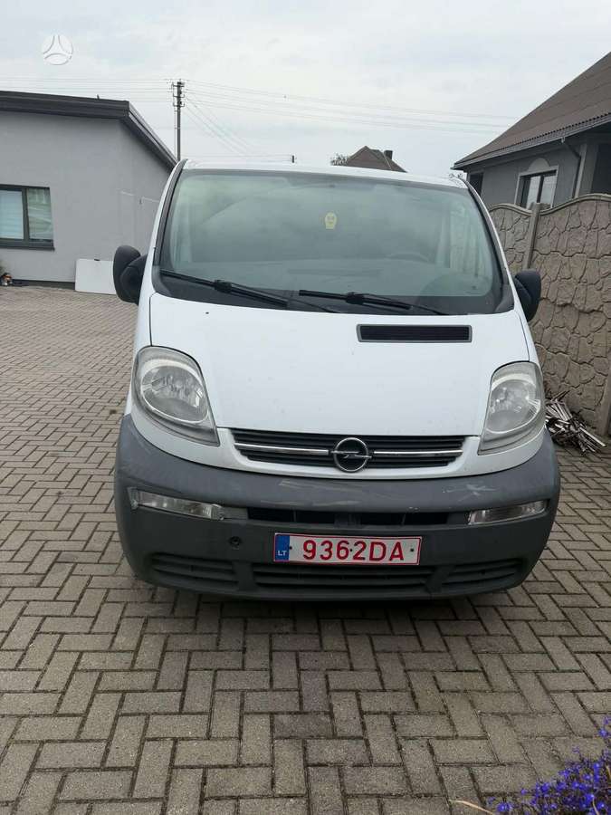 Opel Vivaro 2006 — вигляд ззаду