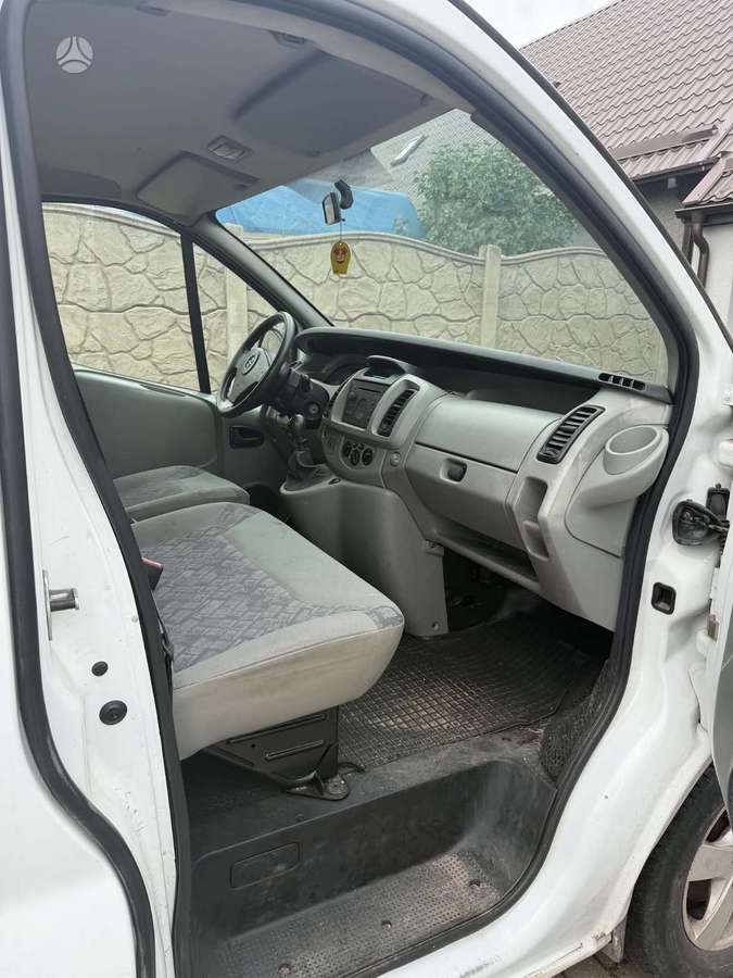 Opel Vivaro 2006 — салон