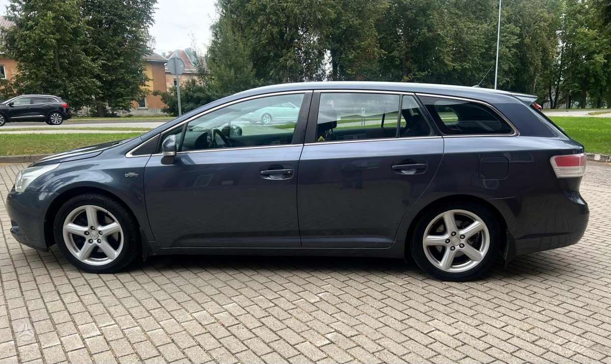Toyota Avensis 2009 — двигун 2200 cm³, 150 HP (110kW)