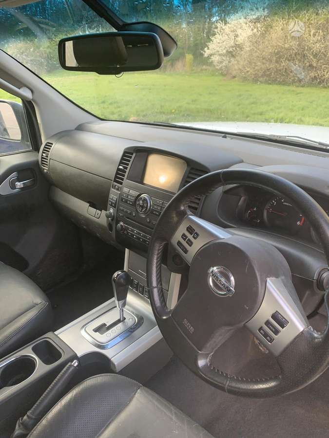Nissan Navara 2014 — engine 2500 cm³, 190 HP (140kW)