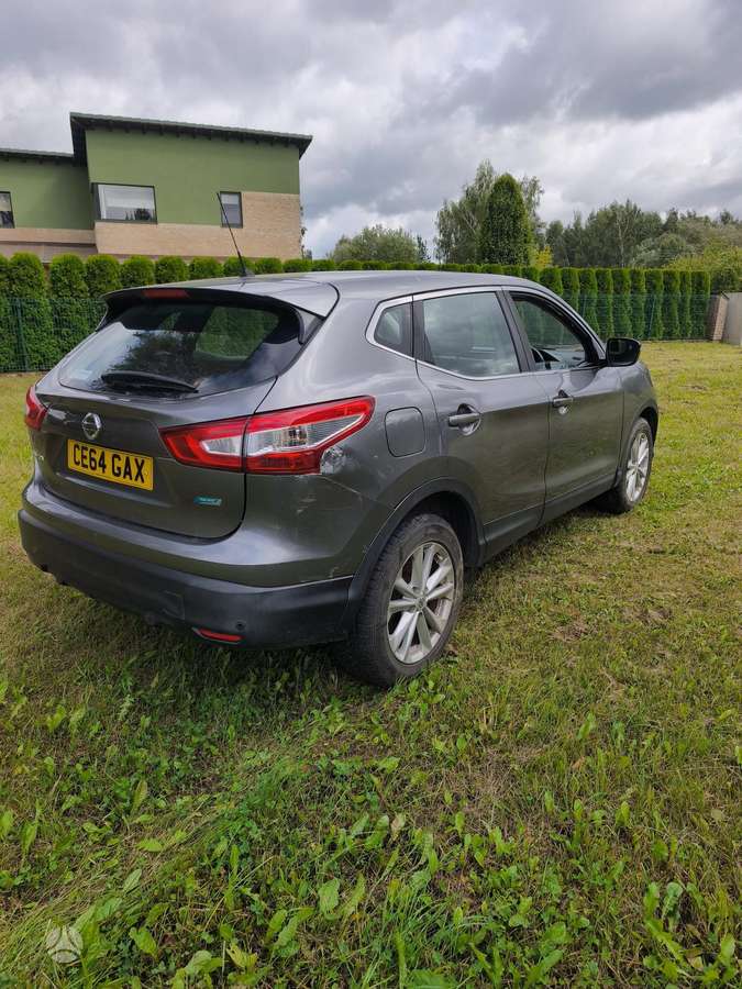 Nissan Qashqai 2014 — rear view