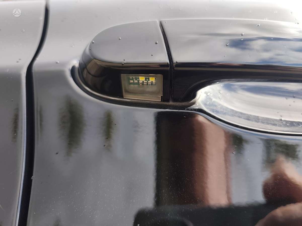 BMW 318 2011 — photo 10