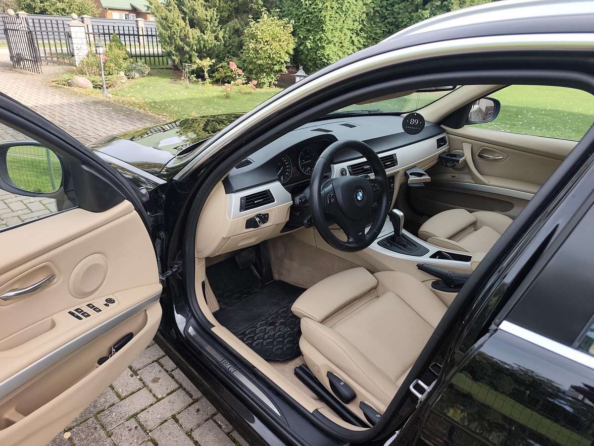 BMW 318 2011 — photo 13