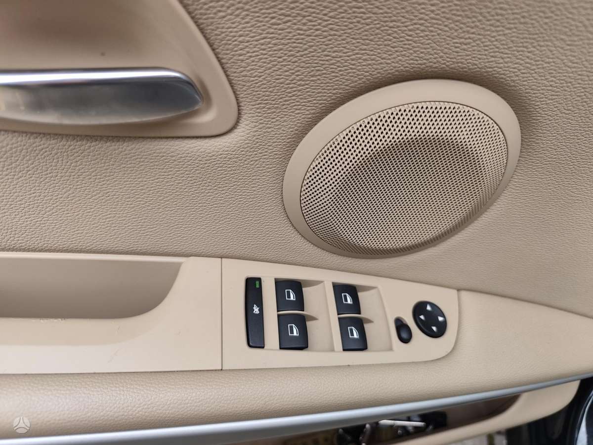 BMW 318 2011 — photo 15