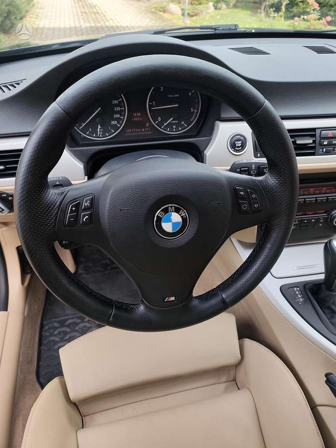 BMW 318 2011 — photo 19