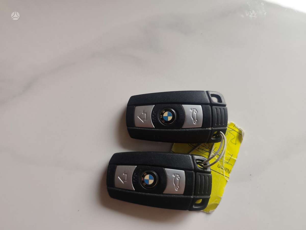 BMW 318 2011 — photo 20