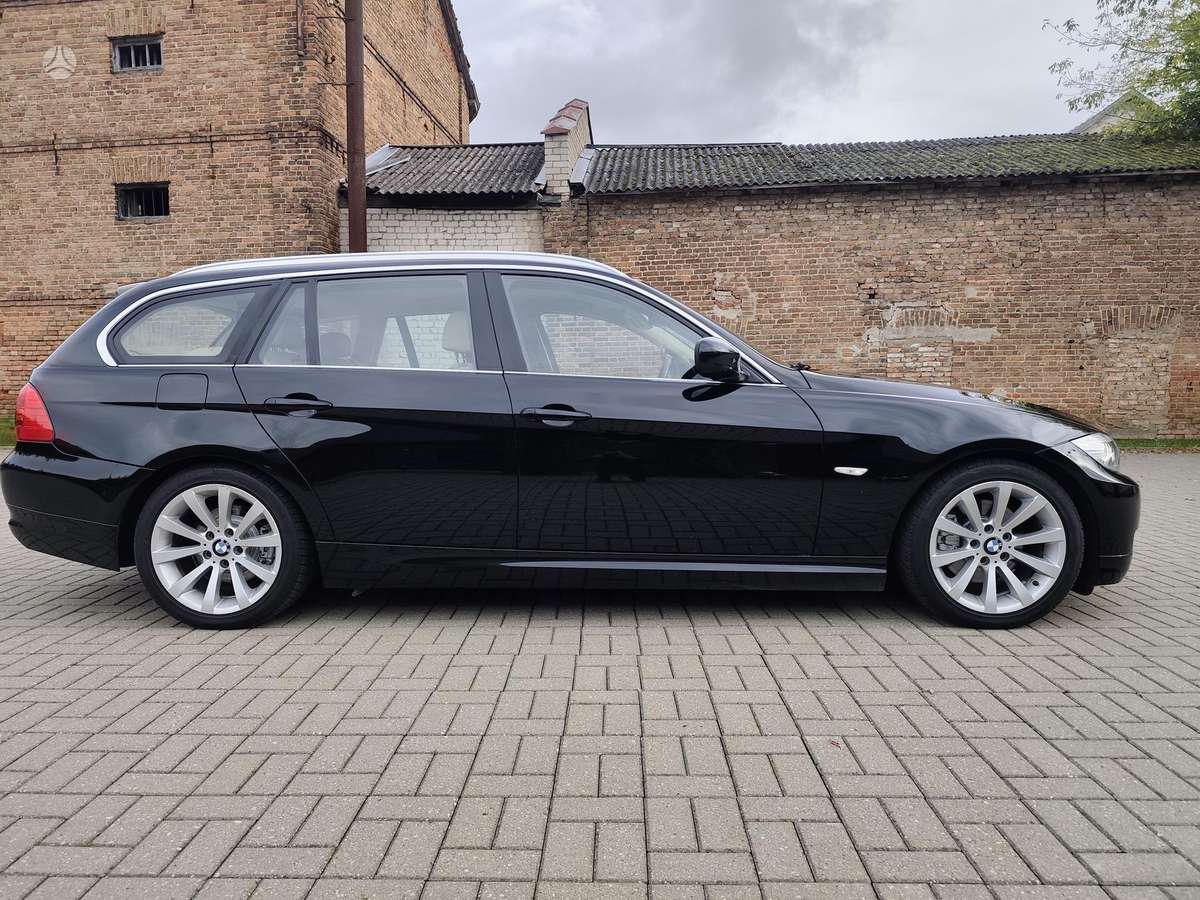 BMW 318 2011 — photo 8
