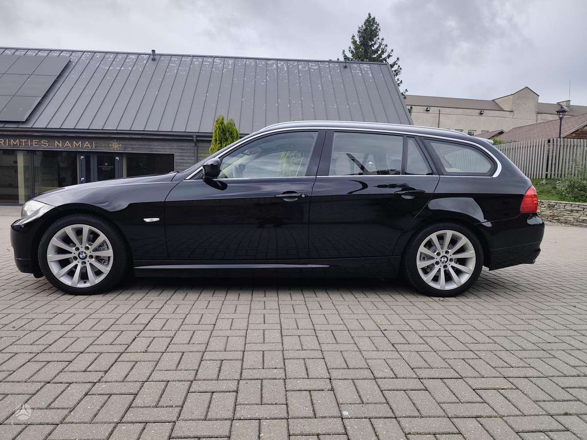 BMW 318 2011 — photo 9