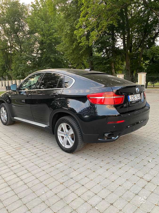 BMW X6 2011 — салон