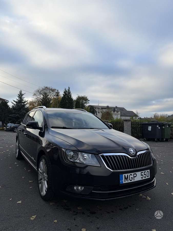 Skoda Superb 2014 — rear view