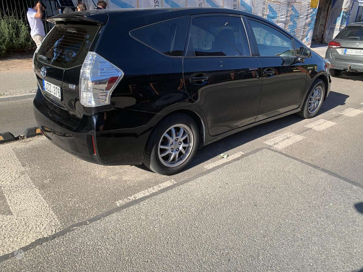 Toyota Prius+ 2012 — двигун 1800 cm³