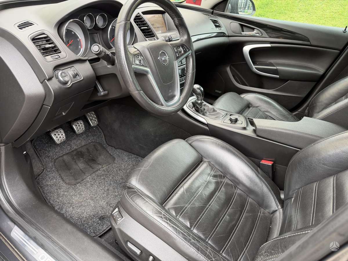 Opel Insignia 2009 — photo 17