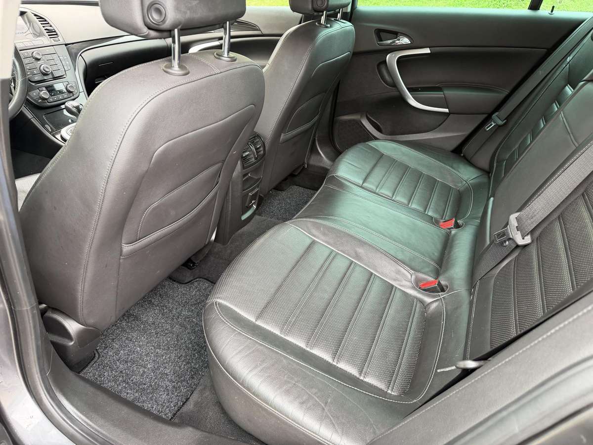 Opel Insignia 2009 — photo 20