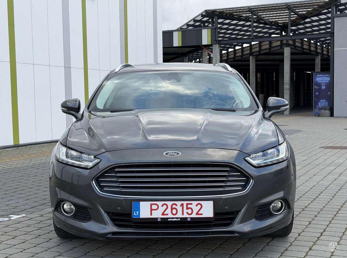 Ford Mondeo 2015 — вигляд ззаду