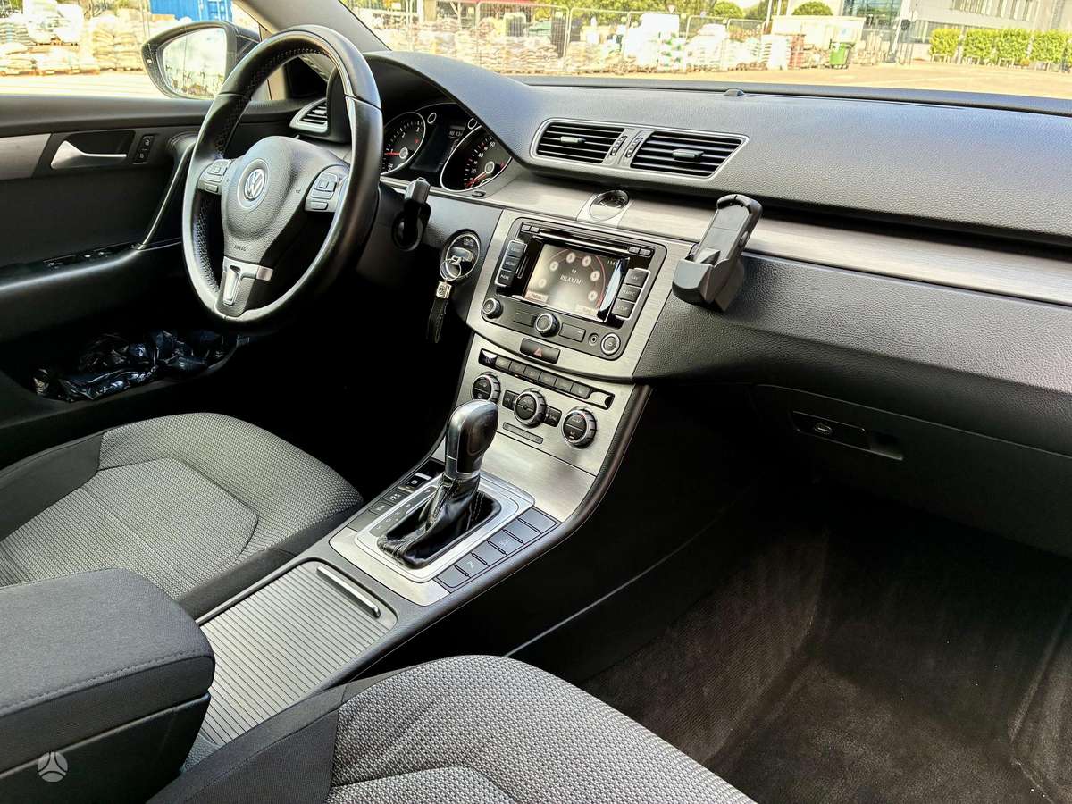 Volkswagen Passat 2014 — photo 14