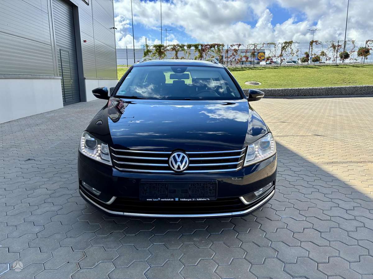 Volkswagen Passat 2014 — rear view