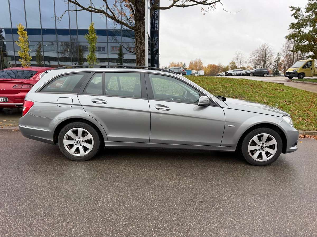Mercedes-Benz C220 2012 — photo 11
