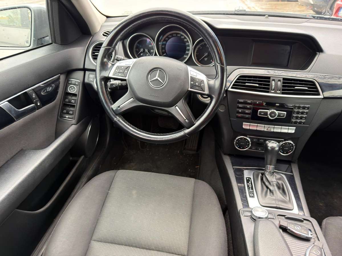 Mercedes-Benz C220 2012 — photo 12