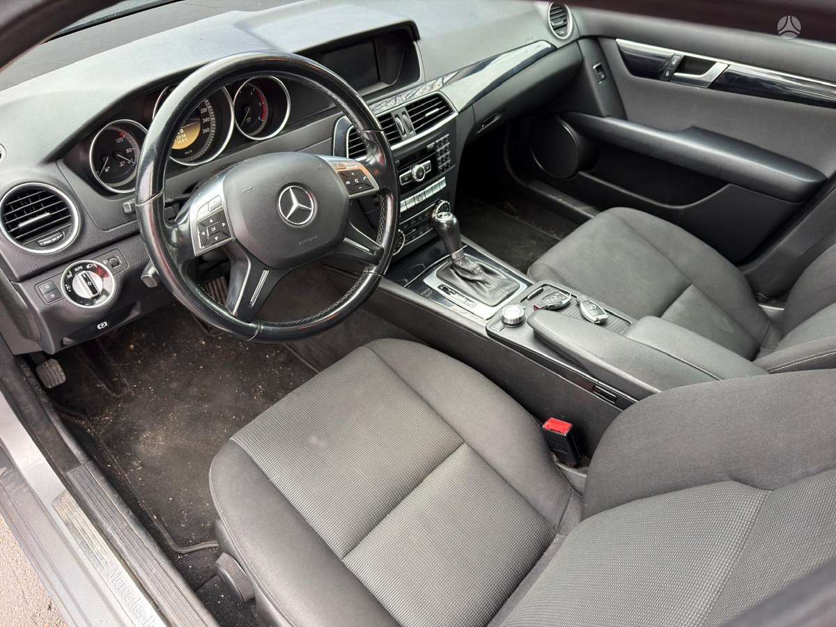 Mercedes-Benz C220 2012 — photo 13