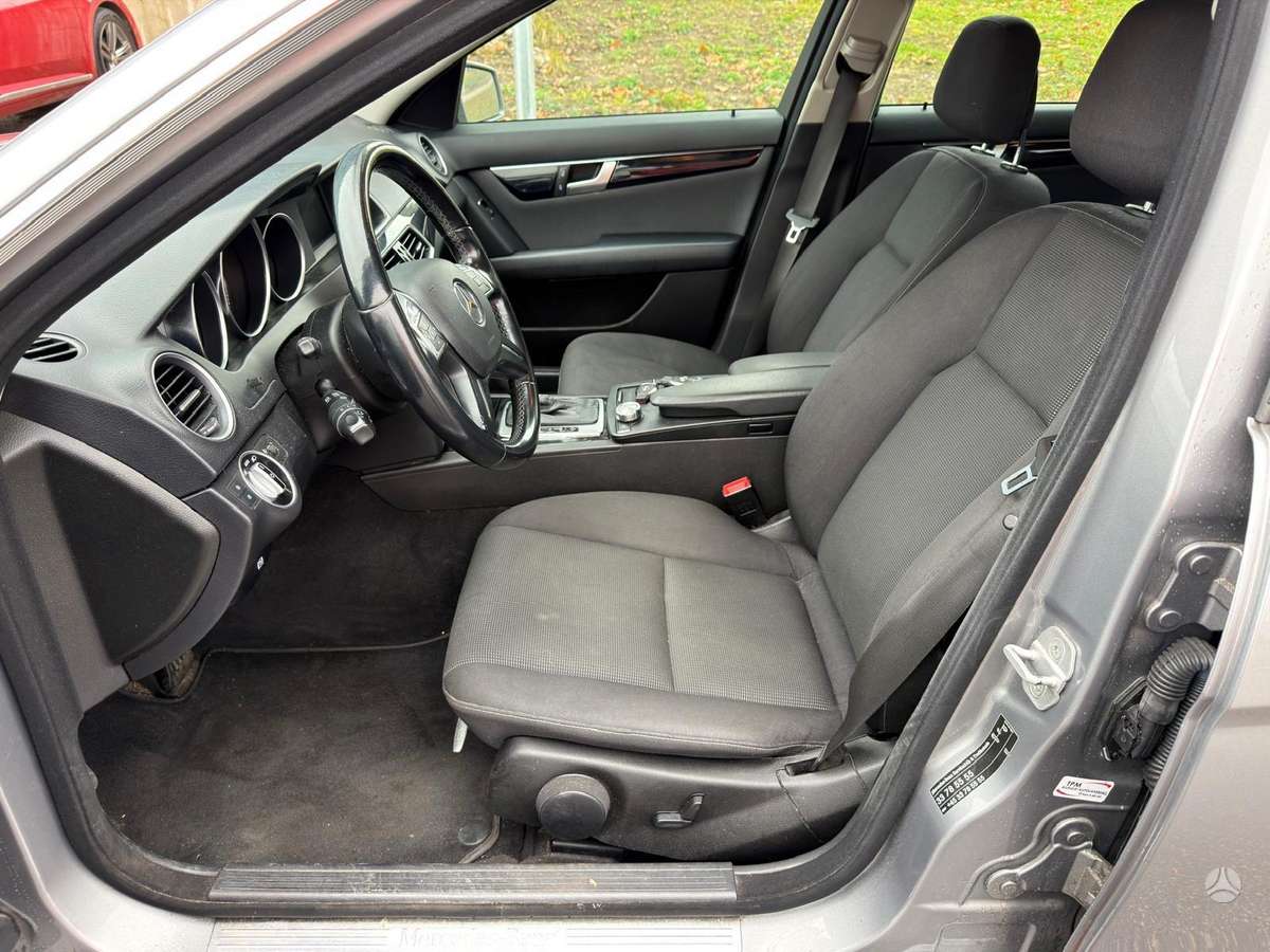Mercedes-Benz C220 2012 — photo 14