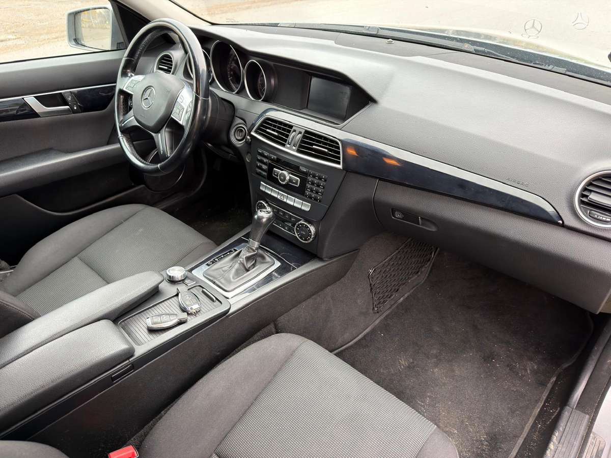 Mercedes-Benz C220 2012 — photo 15