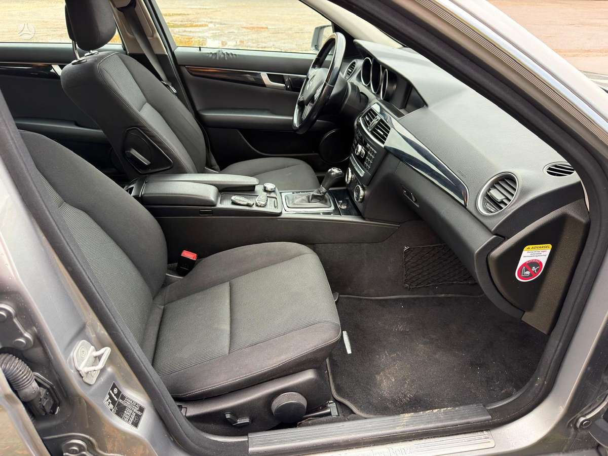 Mercedes-Benz C220 2012 — photo 16