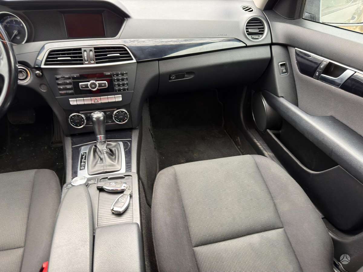 Mercedes-Benz C220 2012 — photo 18